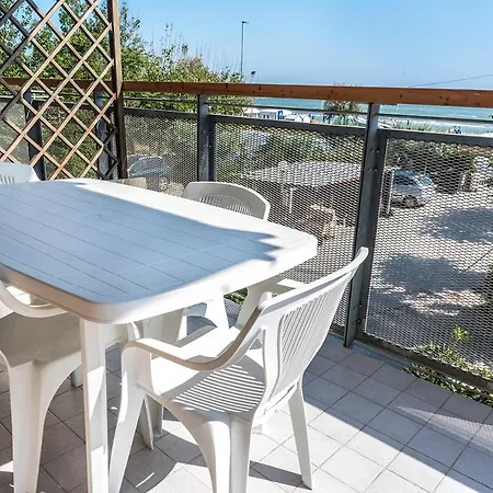 Se006 - Senigallia, Bilocale Sul Mare Con Spiaggia *